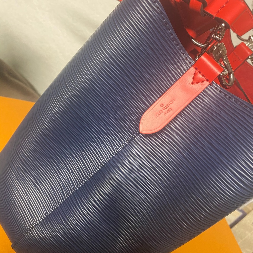 Louis Vuitton bag - Picture 3 of 4